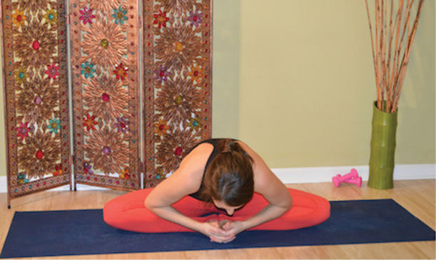 Detox & Energize With This Yoga-Inspired Workout Hero Image