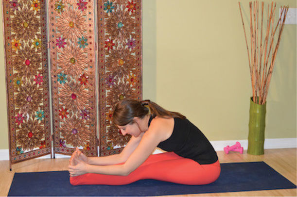 Detox & Energize With This Yoga-Inspired Workout Hero Image