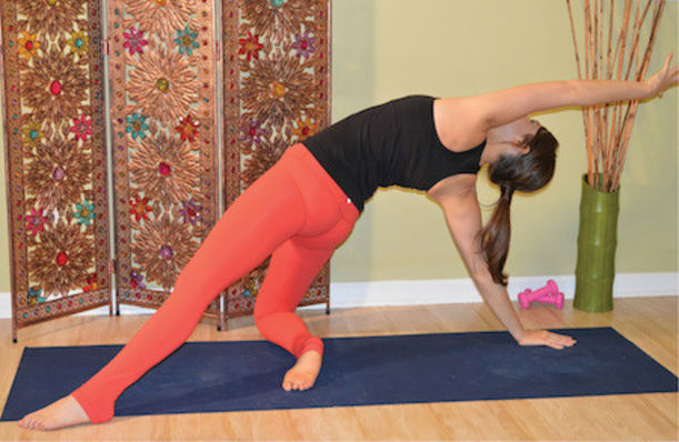 Detox & Energize With This Yoga-Inspired Workout Hero Image