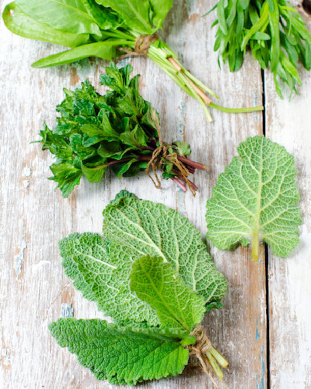10 Foods A Naturopathic Doctor Always Buys Hero Image