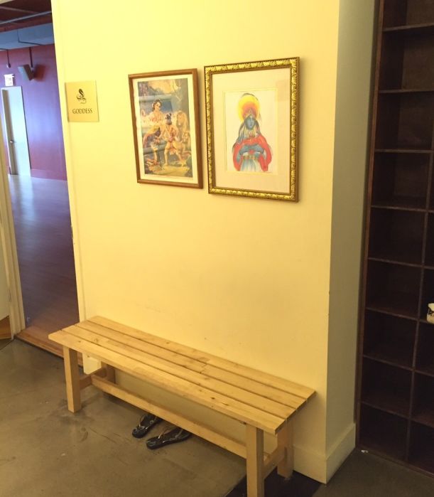 How To Meditate Anywhere (Even In Crowded, Loud Public Places!) Hero Image