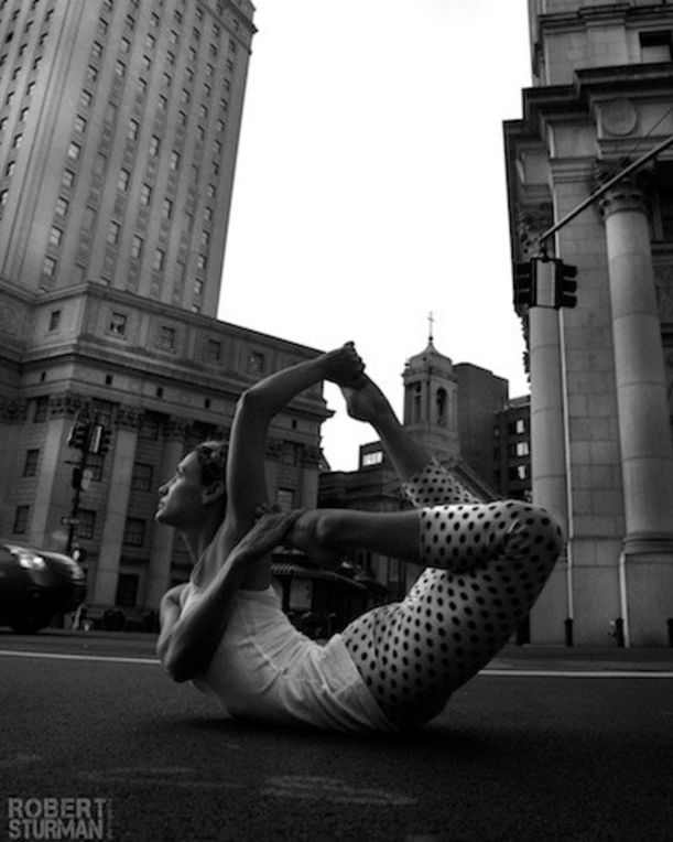 Yoga In The Streets Of New York City (Stunning Slideshow) Hero Image