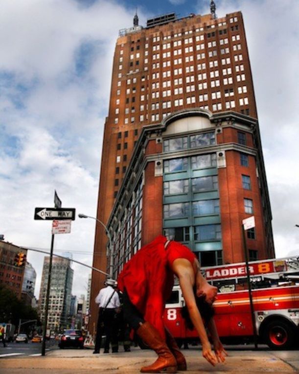 Yoga In The Streets Of New York City (Stunning Slideshow) Hero Image
