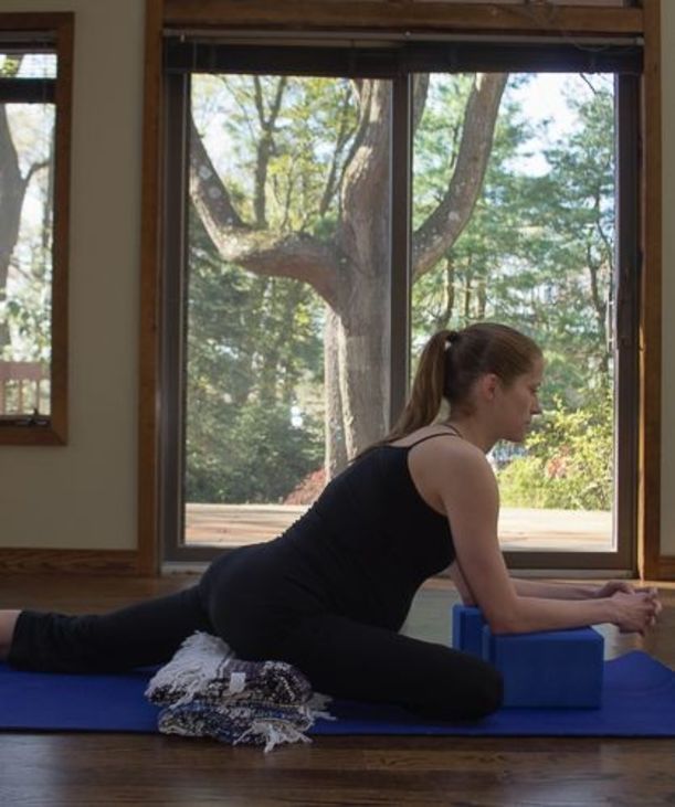 13 Yoga Modifications For Pregnant Women Hero Image
