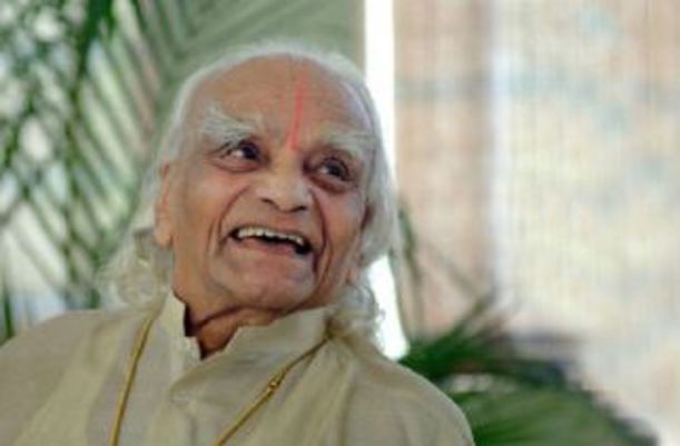 6 Inspirational Yogis in Their 90s Hero Image