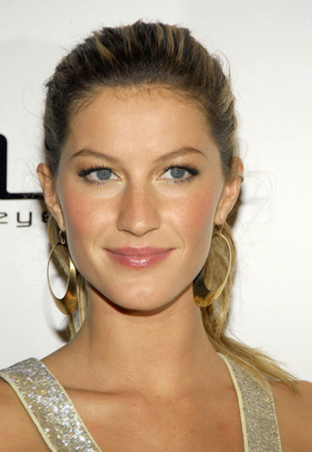 14 Celebrities On Their Favorite Green Beauty Routines Hero Image