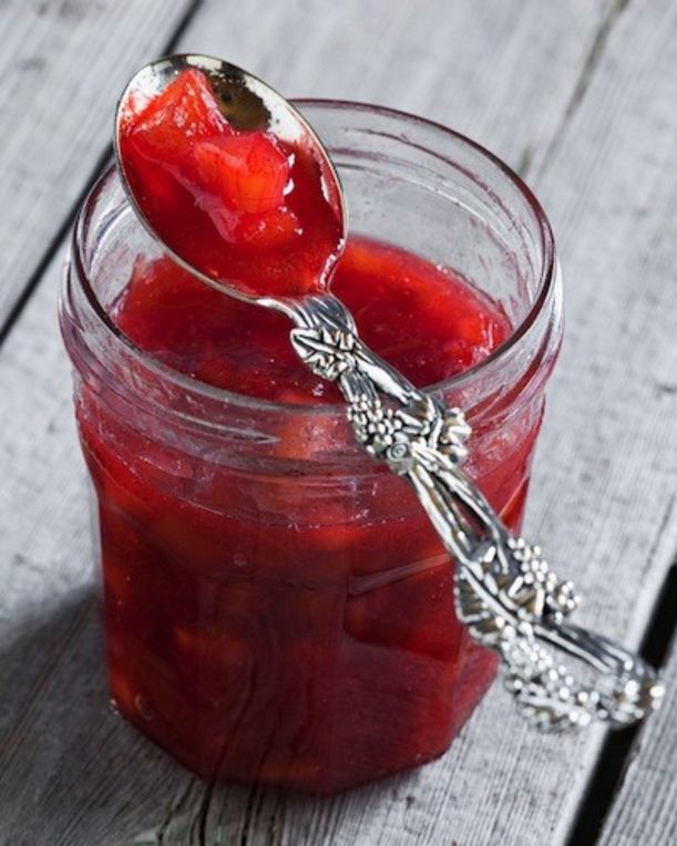 The 6 Best In-Season Fruits & Veggies To Buy For Spring Hero Image