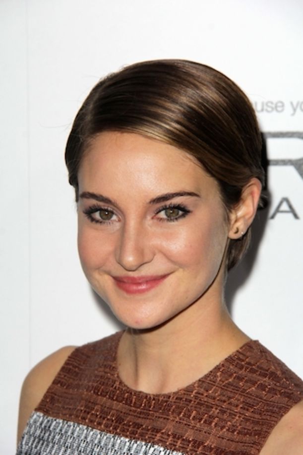 14 Celebrities On Their Favorite Green Beauty Routines Hero Image
