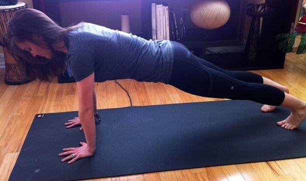 10 Minute Yoga & Pilates Abs Sequence for Home Hero Image
