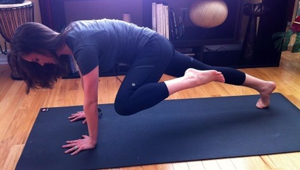 10 Minute Yoga & Pilates Abs Sequence for Home Hero Image