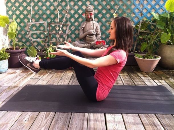 10 Minute Yoga & Pilates Abs Sequence for Home Hero Image