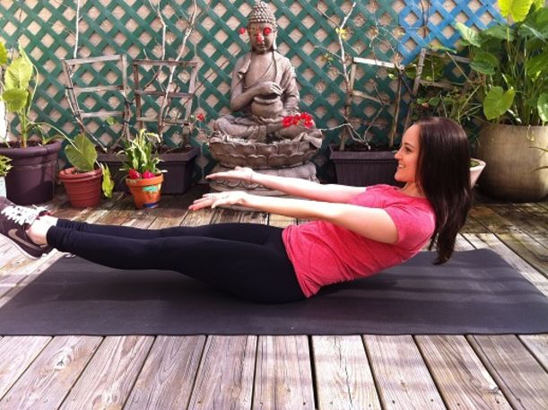 10 Minute Yoga & Pilates Abs Sequence for Home Hero Image