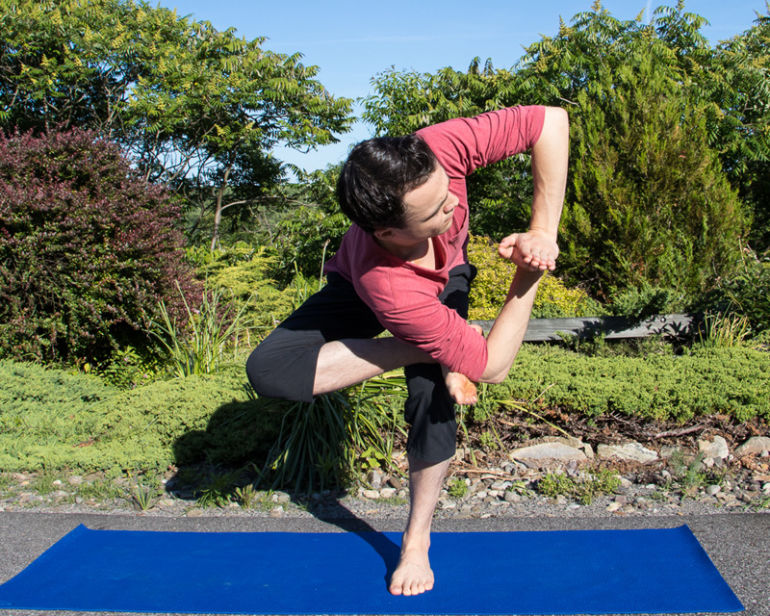 A 10-Minute Yoga Series For Geminis (Or Anyone Looking For A Challenge) Hero Image