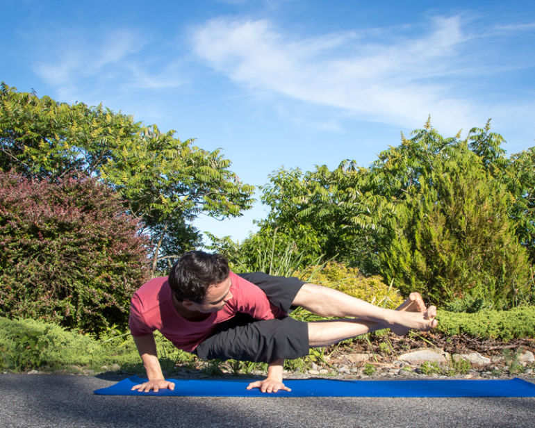A 10-Minute Yoga Series For Geminis (Or Anyone Looking For A Challenge) Hero Image