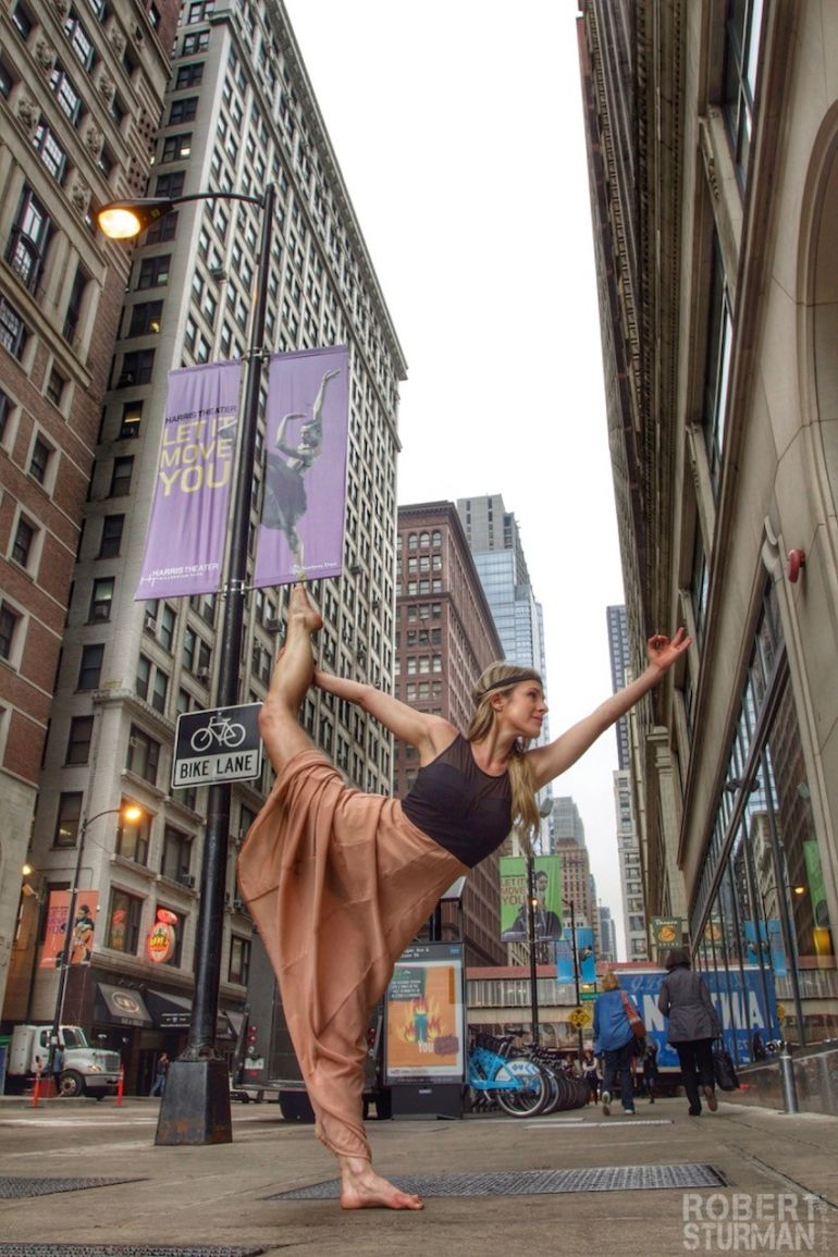 Yoga In Chicago: 18 Photos From The Windy City Hero Image