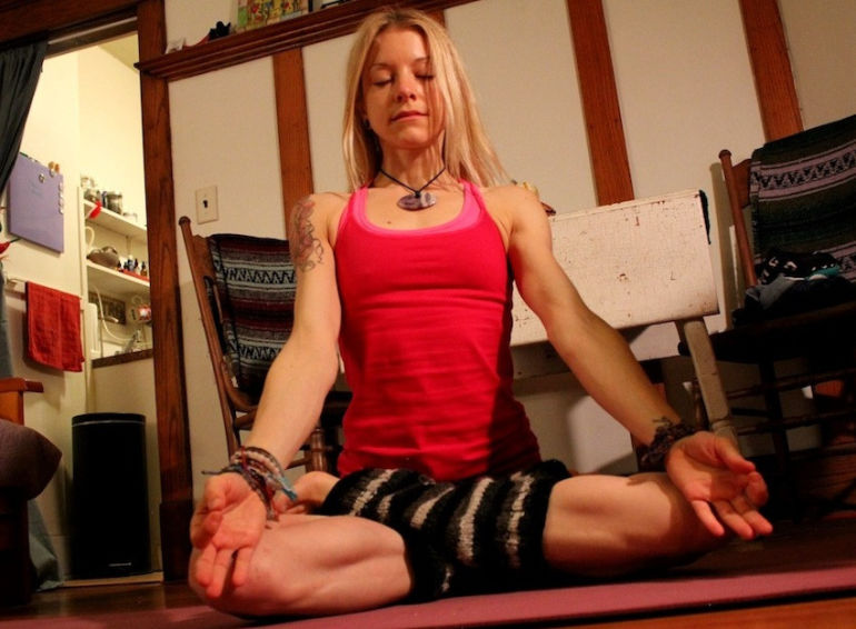 10-Minute Yoga Sequence For Relaxation Hero Image