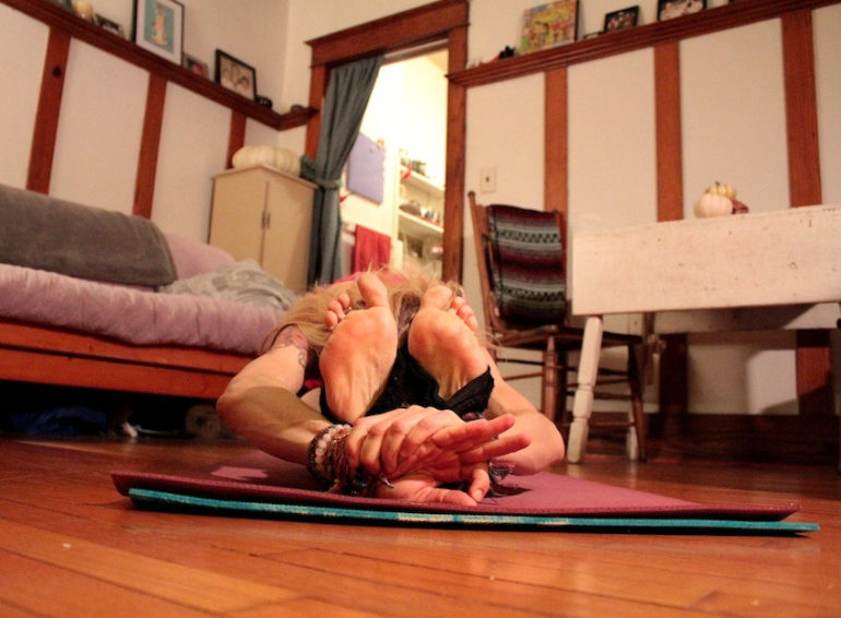 10-Minute Yoga Sequence For Relaxation Hero Image