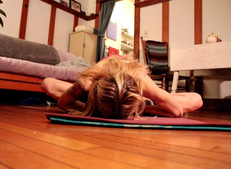 10-Minute Yoga Sequence For Relaxation Hero Image