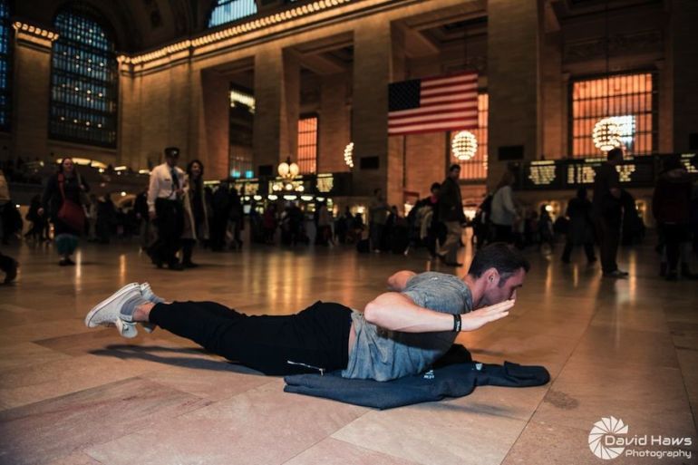 A 4-Minute Workout To Boost Energy When You're On The Go Hero Image