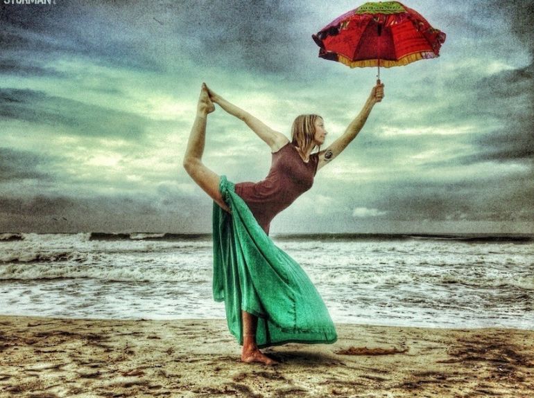 Incredible Yoga Photos You Won't Believe Were Taken With A Cellphone Hero Image