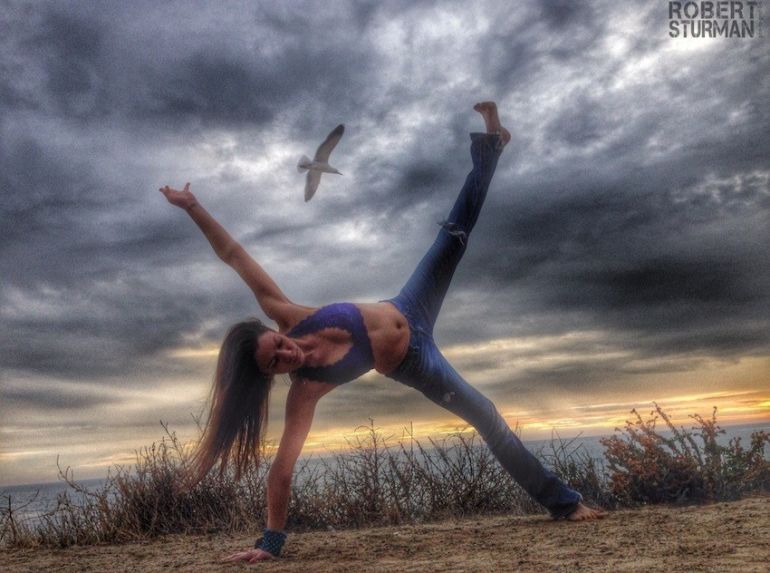 Incredible Yoga Photos You Won't Believe Were Taken With A Cellphone Hero Image