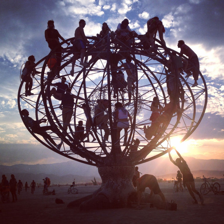 30 Amazing Photos That Will Make You Wish You Were At Burning Man 2014 Hero Image