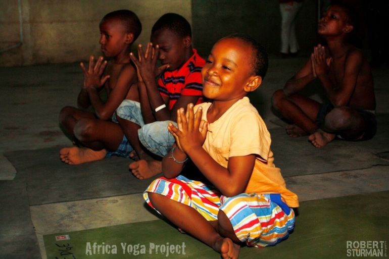 Yoga With Kids (Sweet Slideshow) Hero Image