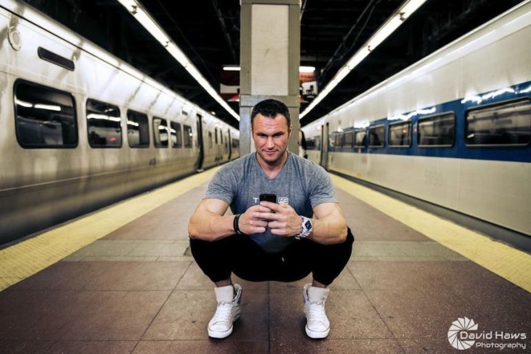A 4-Minute Workout To Boost Energy When You're On The Go Hero Image