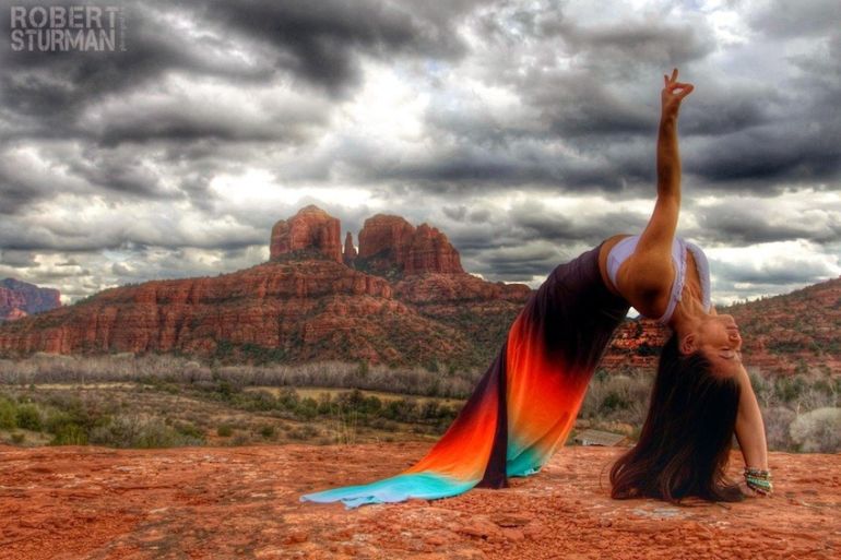 Big Rocks & Big Skies: Yoga In Sedona, Arizona (Beautiful Photos) Hero Image