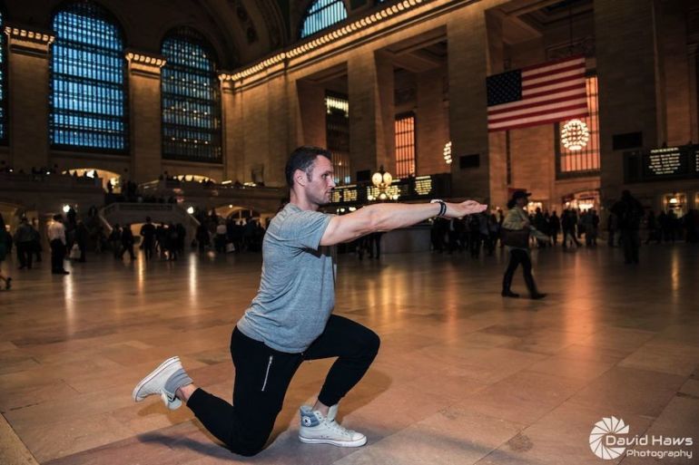 A 4-Minute Workout To Boost Energy When You're On The Go Hero Image
