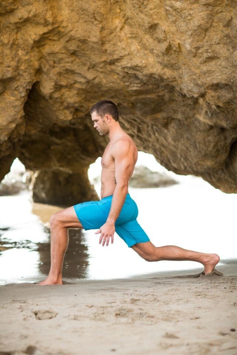 Get Fit In 12 Minutes With Your Body Weight & A Jump Rope Hero Image