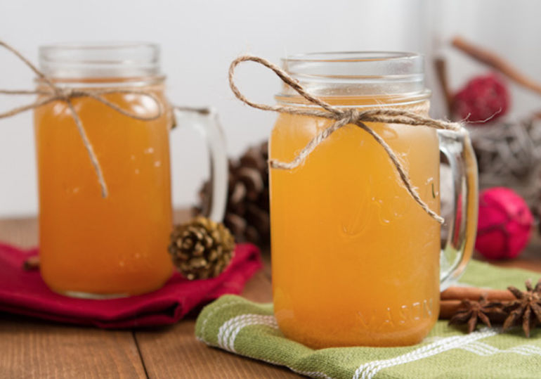 The Only Cocktails You Need To Celebrate New Year's Eve (They're Healthy, Too) Hero Image