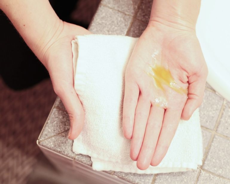 An All-Natural Aesthetician Spills Her Secrets For Gorgeous Skin Hero Image