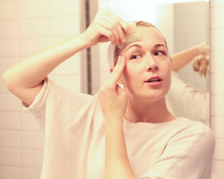 An All-Natural Aesthetician Spills Her Secrets For Gorgeous Skin Hero Image