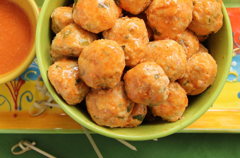 11 Nutritionists Reveal The ONE Healthy Appetizer They Bring To Holiday Parties Hero Image