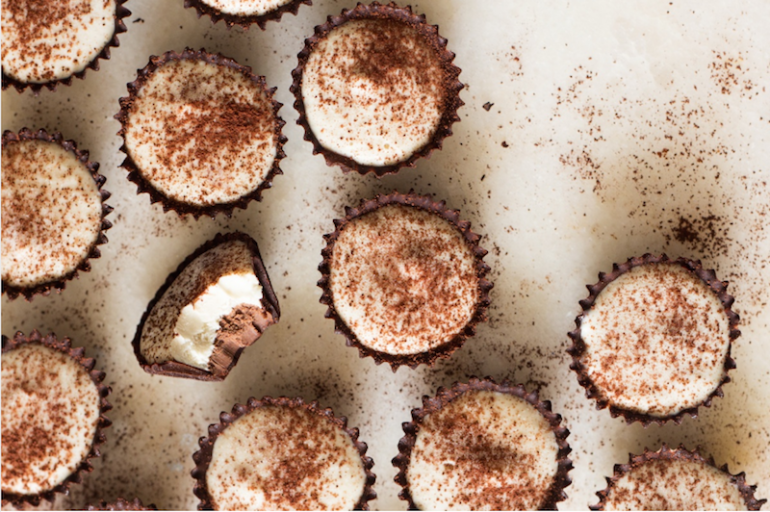 15 Vegan Cookies To Make This Holiday Season Hero Image