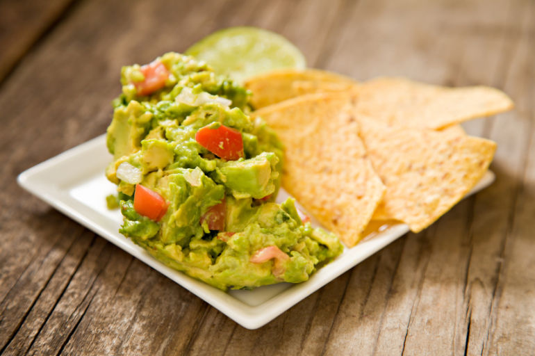 12 Things Nutritionists Eat When They're Out For Drinks Hero Image
