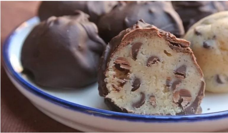 8 Better-For-You Versions Of Your Favorite Chocolate Candy Hero Image