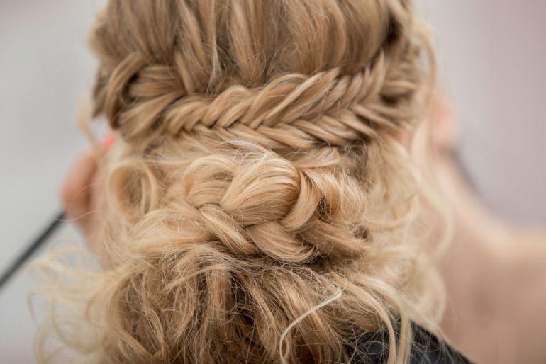 Get Beachy Hair Without The Beach + 3 Other Fuss-Free Spring Styles Hero Image