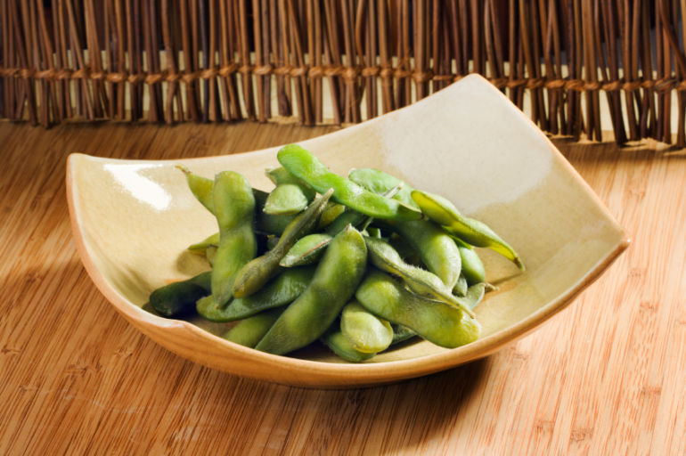 12 Things Nutritionists Eat When They're Out For Drinks Hero Image