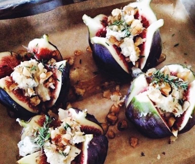 11 Nutritionists Reveal The ONE Healthy Appetizer They Bring To Holiday Parties Hero Image