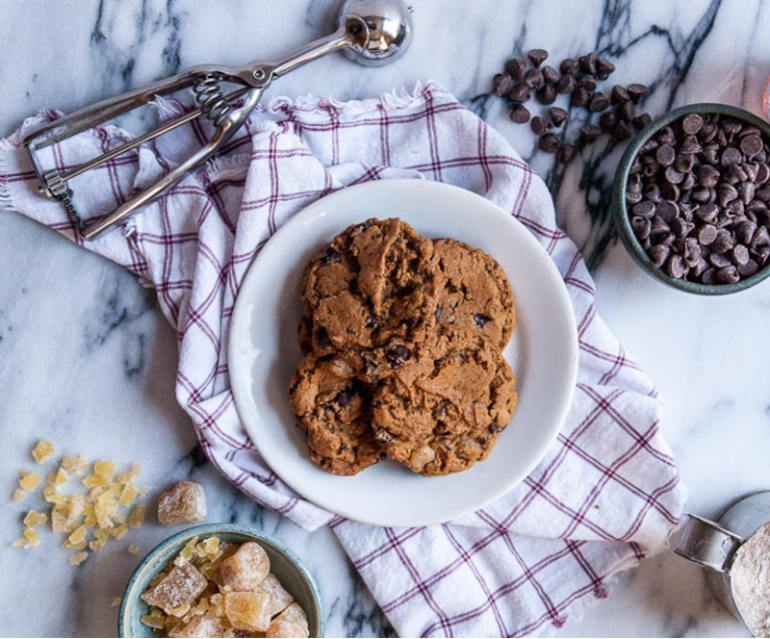 15 Vegan Cookies To Make This Holiday Season Hero Image