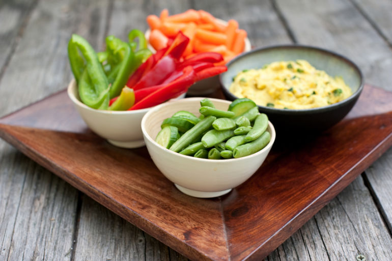 12 Things Nutritionists Eat When They're Out For Drinks Hero Image