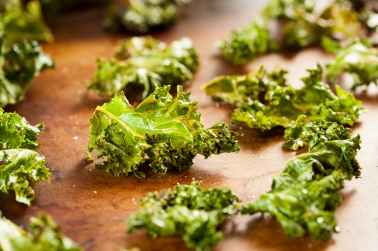 12 Things Nutritionists Eat When They're Out For Drinks Hero Image