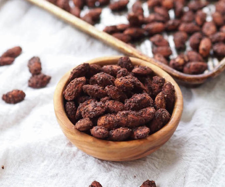 11 Nutritionists Reveal The ONE Healthy Appetizer They Bring To Holiday Parties Hero Image