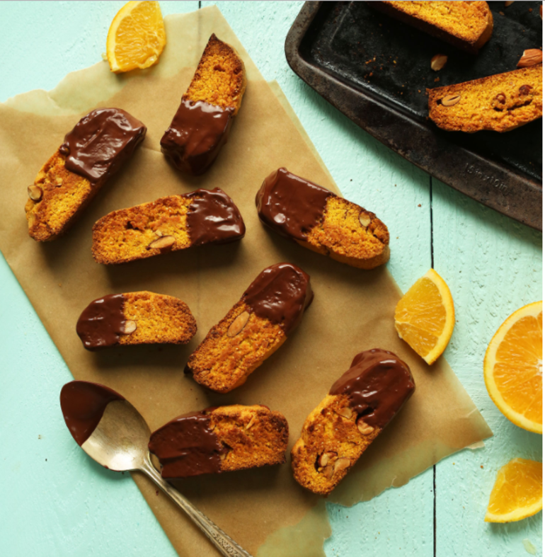 15 Vegan Cookies To Make This Holiday Season Hero Image