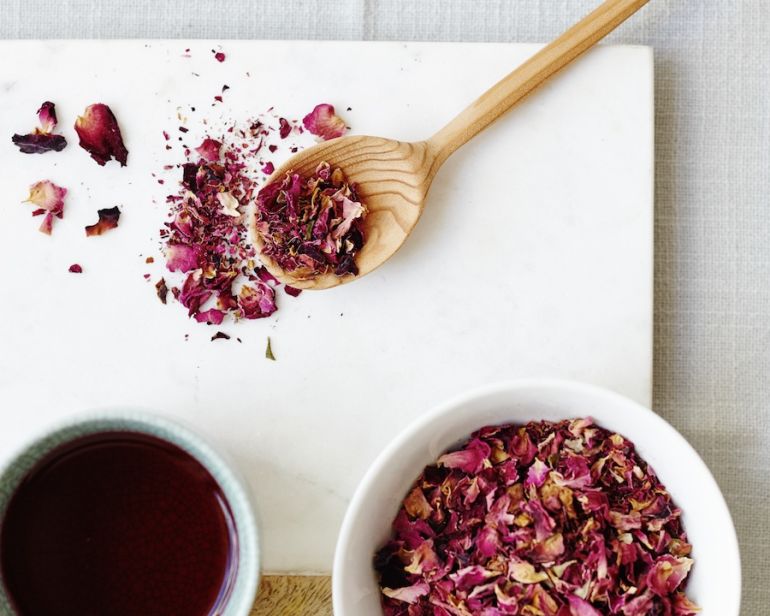 How A Holistic Nutritionist Keeps Her Skin Vibrant & Healthy Hero Image