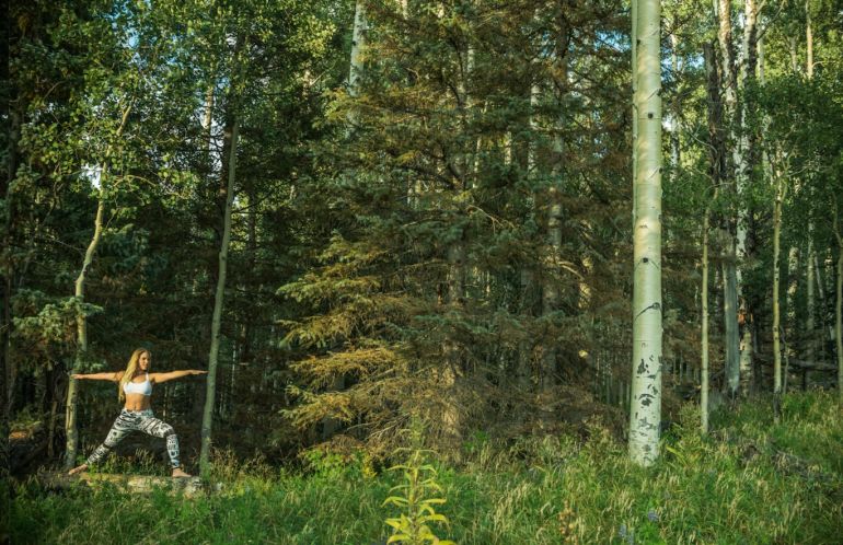 5 Photos That Show How Yoga & Nature Belong Together Hero Image