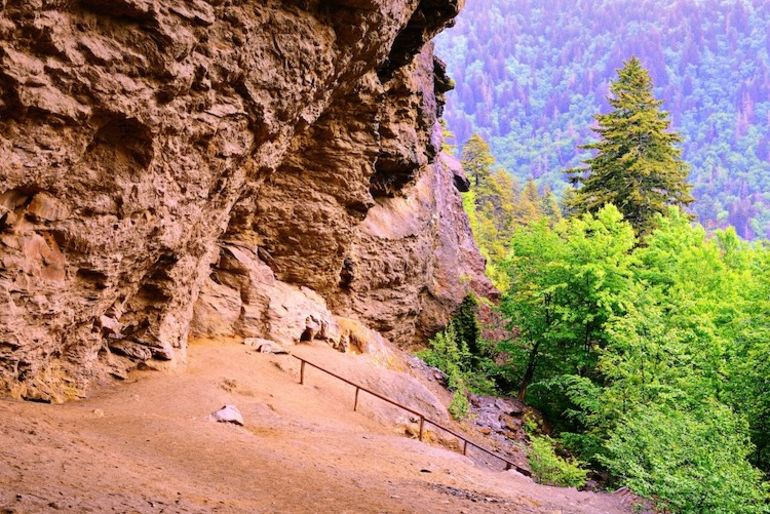 10 Jaw-Dropping Places To Visit This Fall Hero Image