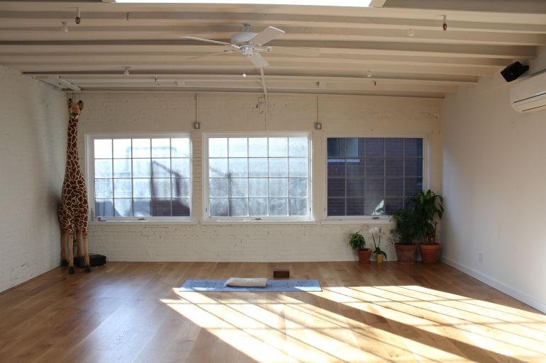5 Ways To Make Your Space As Zen As This Breathtaking Yoga Studio Hero Image